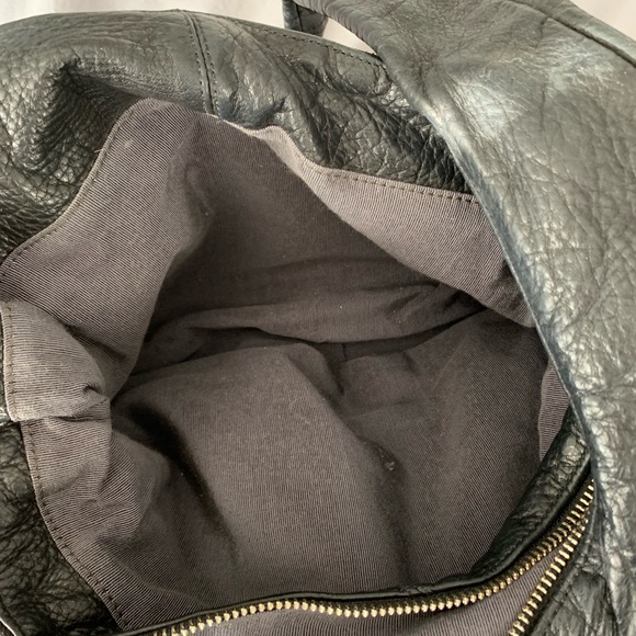 Oliveve Zipper Tote - Picture 3 of 7